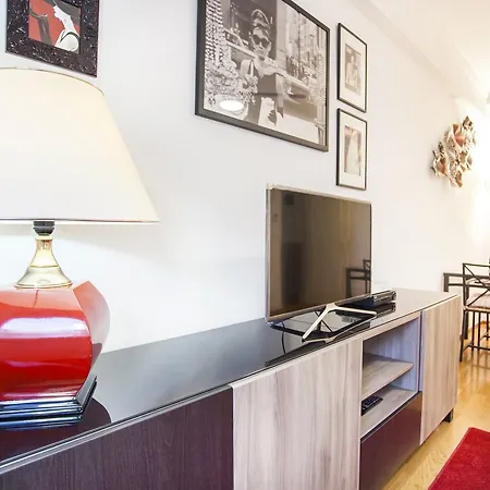 Lovelystay - Modern & Traditional In Sao Bento Lisbona
