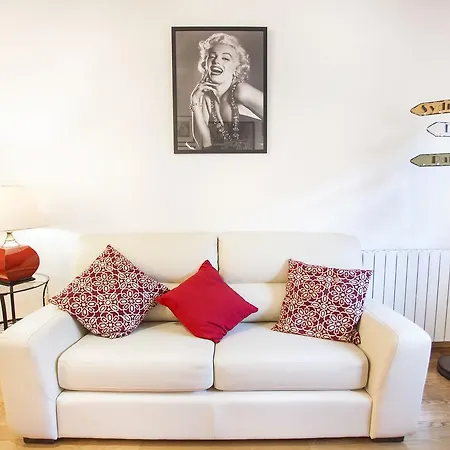 Appartamento Lovelystay - Modern & Traditional In Sao Bento Lisbona