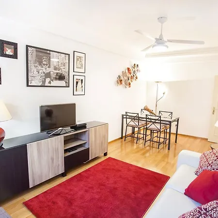 Appartamento Lovelystay - Modern & Traditional In Sao Bento Lisbona